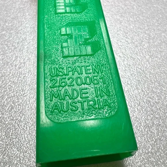 Vintage PEZ Chick in the Egg With Hat Candy Dispenser - Picture 6 of 6